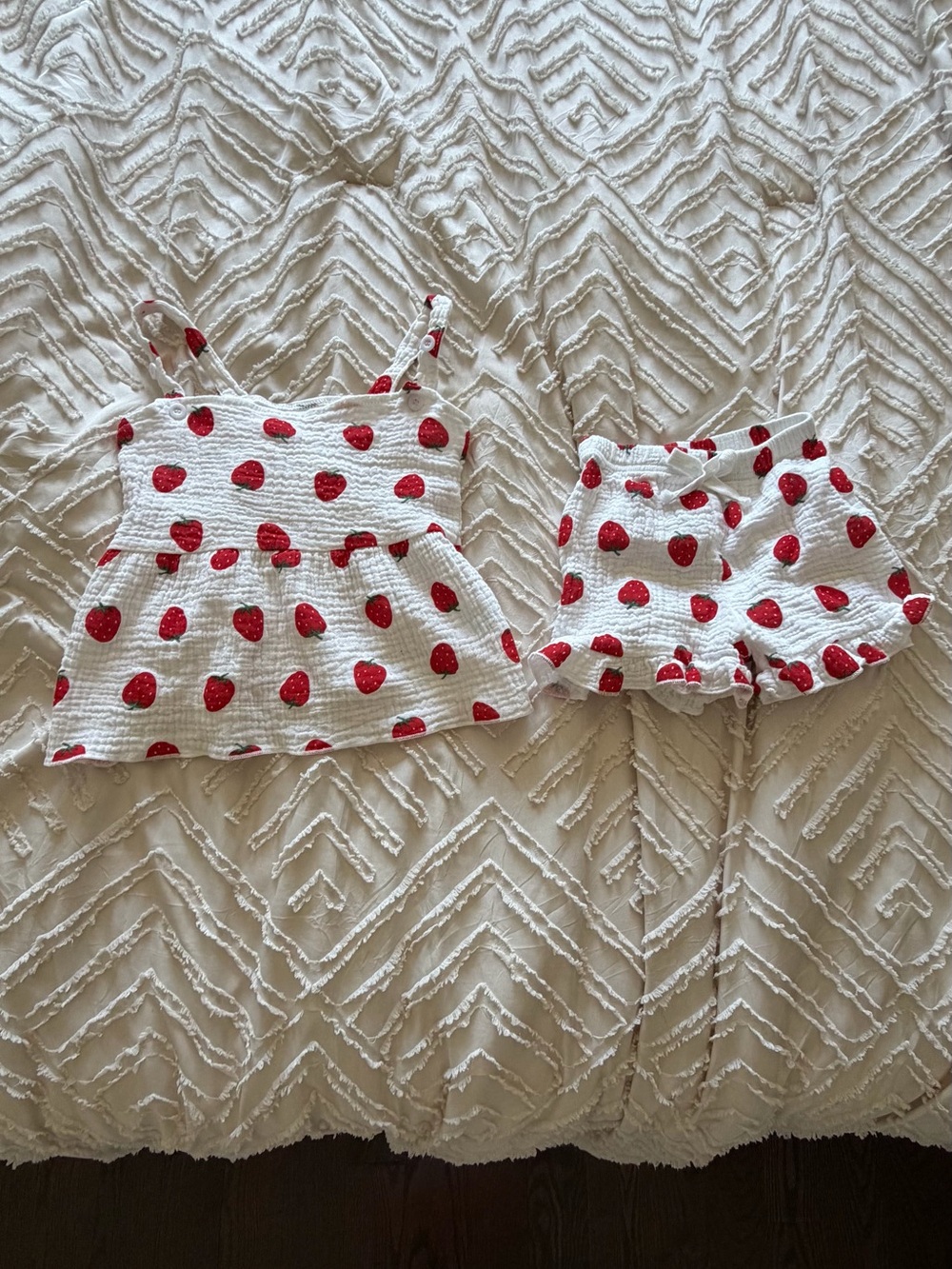 Toddlers Strawberries Print Top & Shorts Set - White & Red